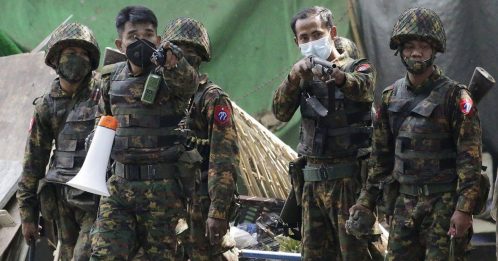 ◤缅甸政变◢缅军营遇袭 17人死亡