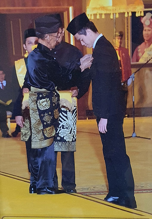 李梓嘉在2017年时，获得吉打州苏丹册封ASK勋衔。
