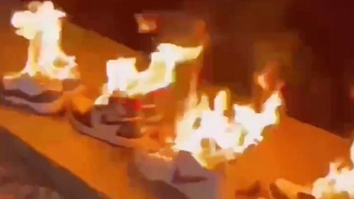 中国网友上传火烧球鞋的影片。