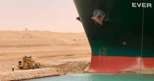 ◤苏伊士运河堵塞◢ 货船还在脱困 日本船东道歉
