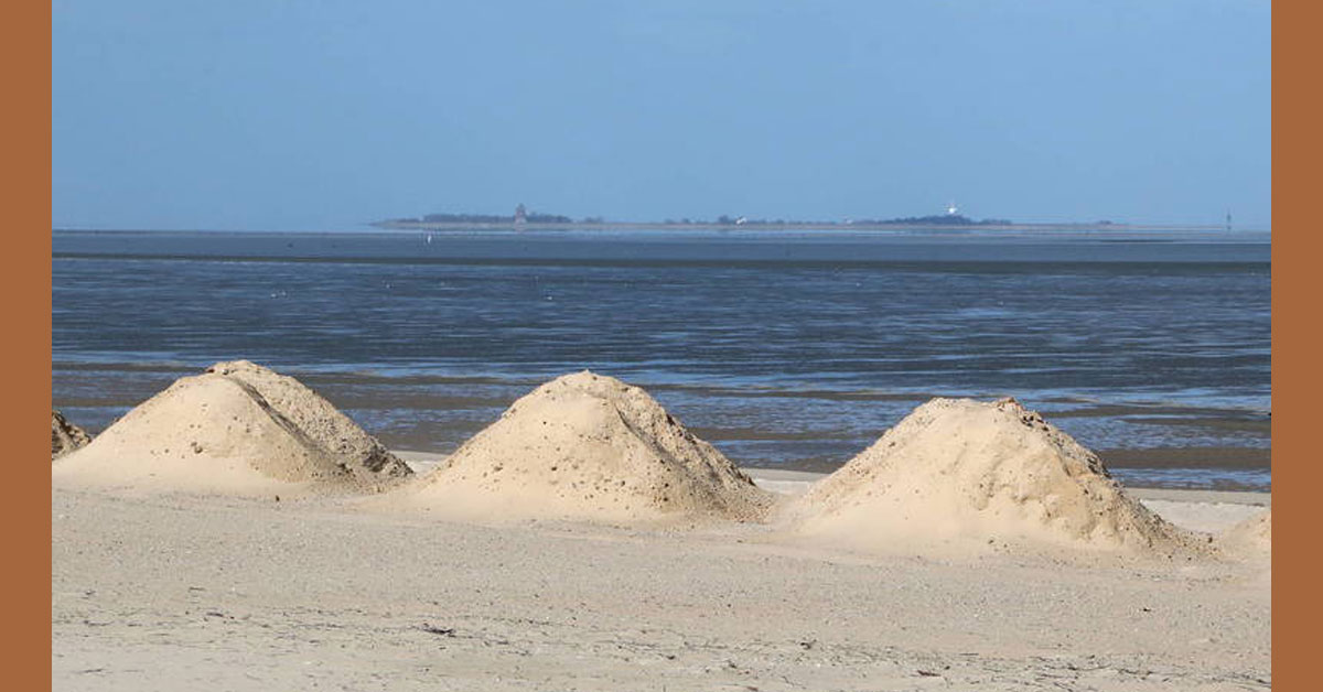 联合国专家指出，全球每年沙子的消耗量仅次于水。 