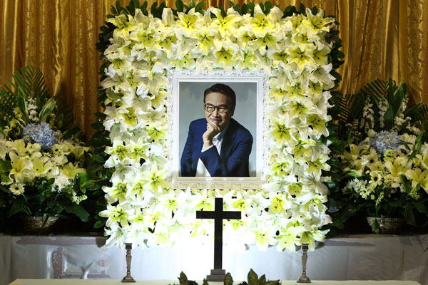 吴孟达家属7日在红磡世界殡仪馆的世界堂为他设灵。（图：HK01）