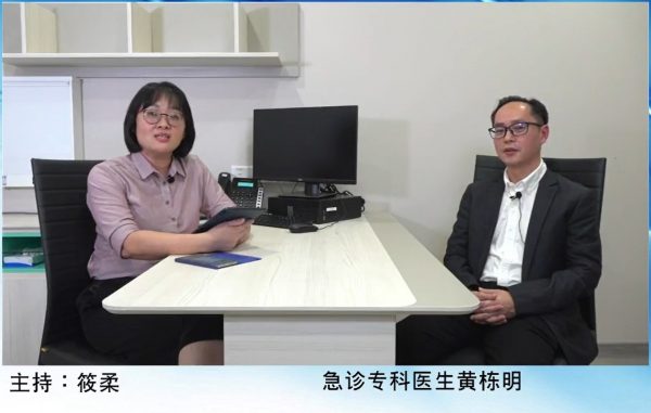 急诊专科医生黄栋明在《请问医生》直播访谈中,呼吁线上观众若出现胸痛、呼吸困难、中风等严重症状,应尽快送急诊把握时间及时救治。