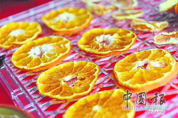 新年过剩的橙可做水果干，可以免去要在短时间内吃完的时间压力。