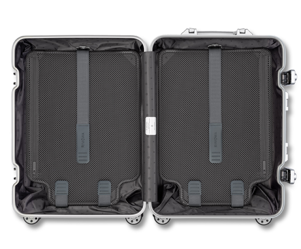 全新特别版行李箱共有两种配色选择：绿色迷彩、粉色迷彩，并已在特定专卖店上市。