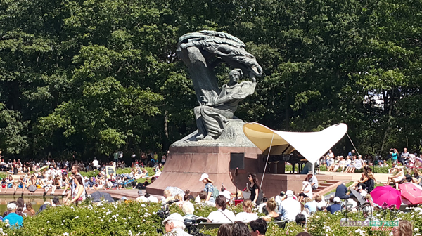 华沙瓦辛基公园，每当夏日周末可免费在此享受萧邦音乐飨宴。