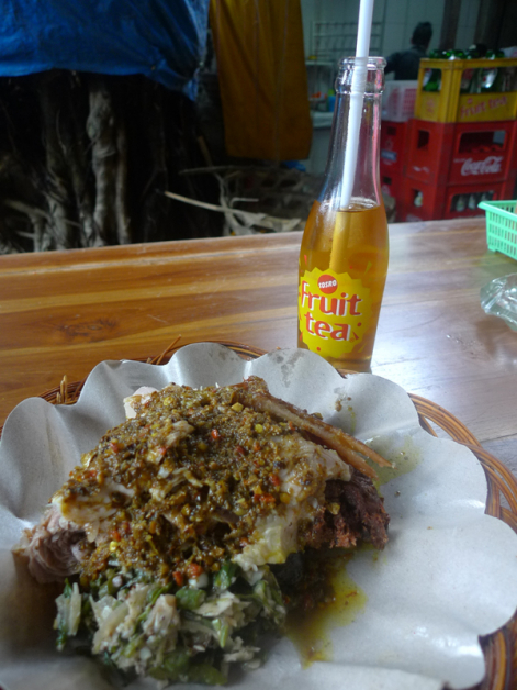 乌布著名的烤乳猪饭babi guling，单独旅行的难处：吃不了这么多美食。 