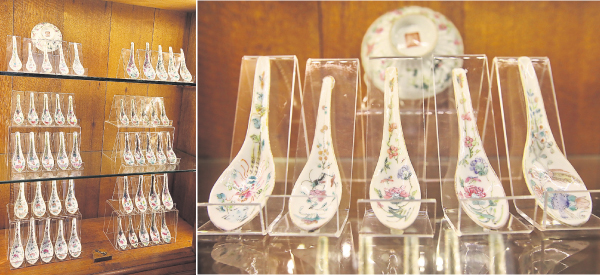 白底粉彩陶瓷在娘惹家庭里， 是很普通的陶瓷之一，就连汤匙也很精致。