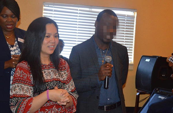 谢诗美通过尼日利亚人群体的教会，认识了尼日利亚男子麦克（右）。（受访者提供）