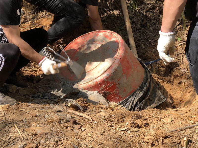 检方在去年11月苗栗县铜锣山区查获装有死者的塑胶桶。（中央社）