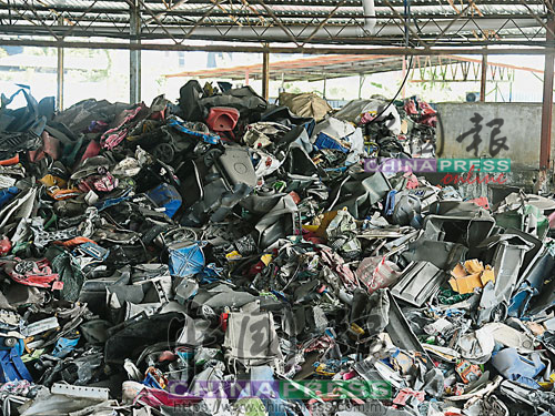 2018年，大马进口约87万公吨洋垃圾，政府随后实施严格进口标准，洋垃圾大幅减至约33万公吨。
