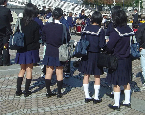 日本中学生穿的袜子