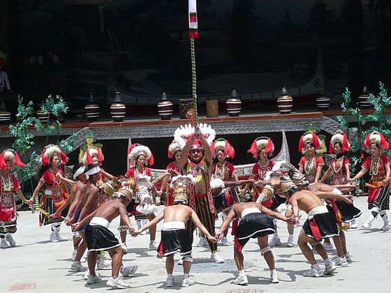 法国研究指出，东亚的人类可能源自台湾原住民，图为台湾阿美族族人在跳舞。（档案照）