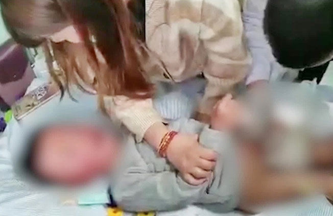 4岁男童控诉幼儿园老师剪断他的生殖器。