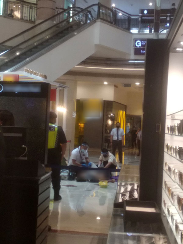 KLCC 4楼翻围栏跳下 男子当场惨死