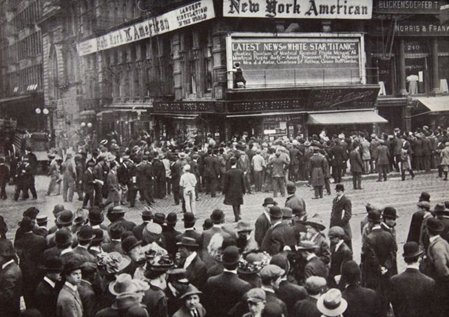 1912年4月，铁达尼号沉没的消息抵达纽约。