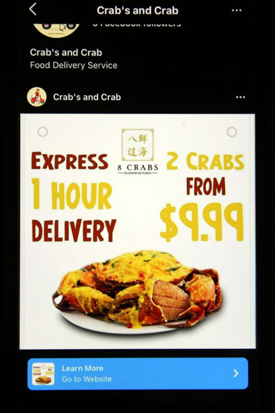 诈骗集团利用本地海鲜馆“八鲜过海”（8 Crabs）的招牌做广告，让顾客信以为真，陷入骗子圈套。