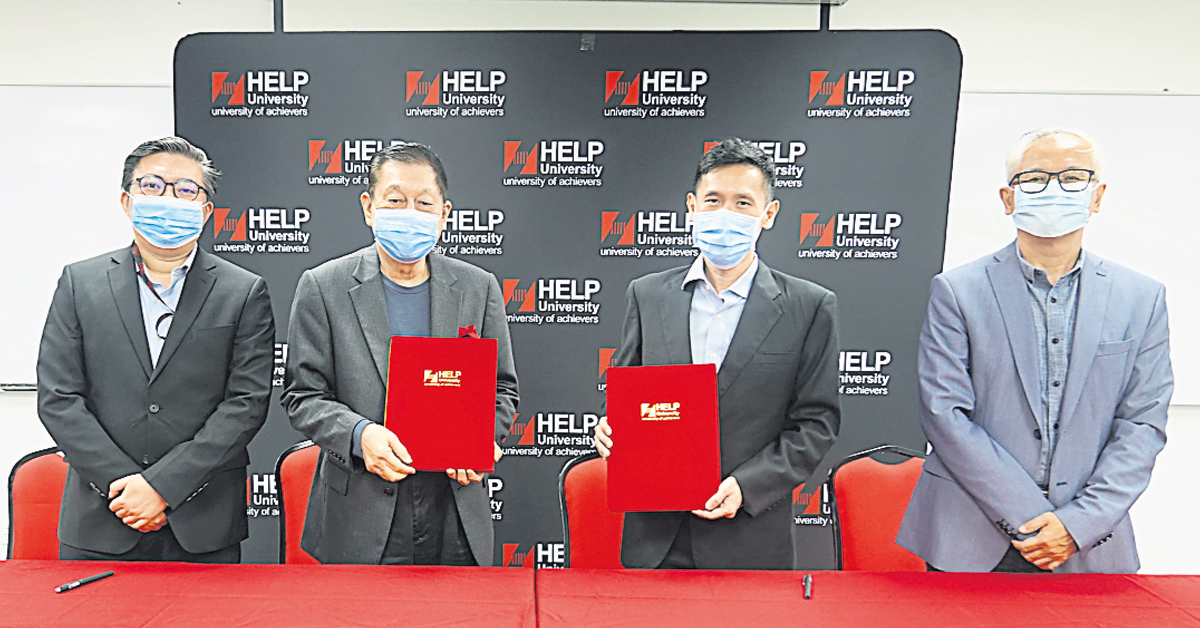 双方签署谅解备忘录后，合照留影；左起为陈有量、陈德鸿、Mark Chia及Mobius集团董事TH Chong。