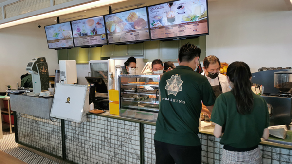 榴梿特色概念店拥有咖啡厅环境，最大的特色是，它拥有多种以榴梿为主原料的食品。