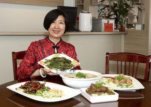 姚咏娟强调，她烹调的素食绝不使用素肉，而且面条和豆腐都是天天新鲜手工制作。