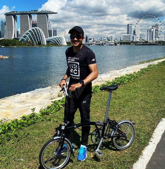 赛沙迪经常在社交媒体分享在新加坡的生活。