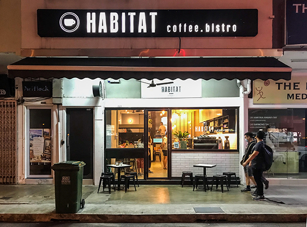 事件发生在在汤申路上段的一间咖啡馆Habitat Coffee。
