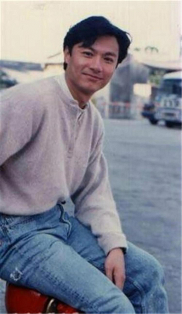 林俊贤靠着俊帅外貌，在90年代香港娱乐圈被喻为“香港第一美男子”。