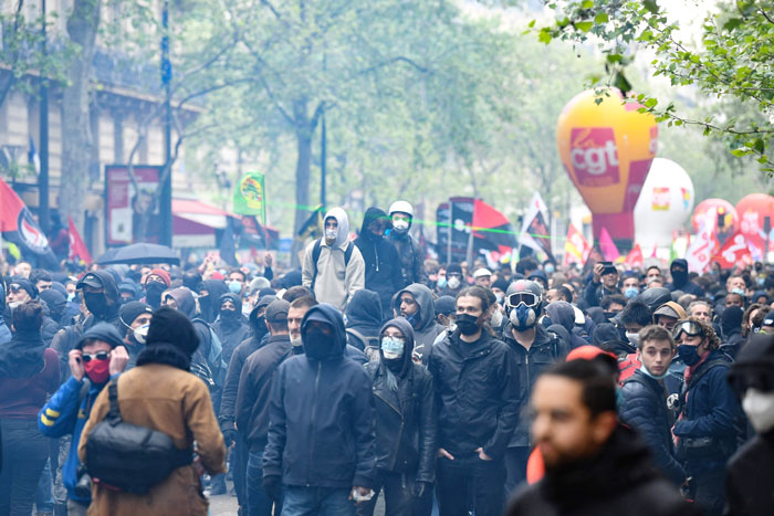 巴黎劳动节示威活动声势浩大。（法新社）