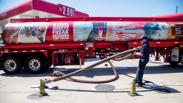 北卡罗来纳州罗利一架油罐车提供40公升的燃油。（美联社）