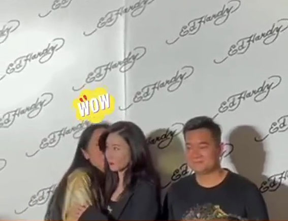 张柏芝遭女粉丝强吻。