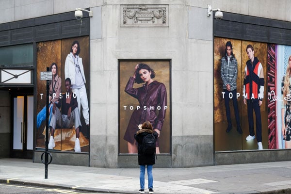 随着英国著名品牌Topshop母公司阿卡狄亚去年底宣布清盘，大马所有Topshop分店传也将在来临6月份全面结业；图为伦敦一间关闭的Topshop分店。