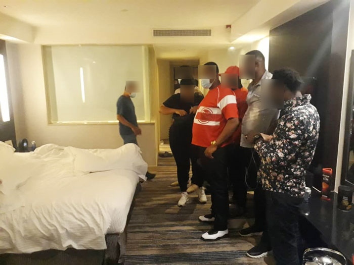 19名尼日利亚男子在酒店开“毒品派对”，还招来5名外籍女郎到场“助兴”！