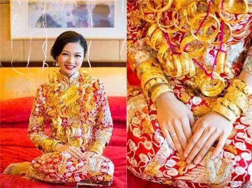 广东一名女子出嫁时，身上挂满金手镯，一身金光闪闪。（档案照）