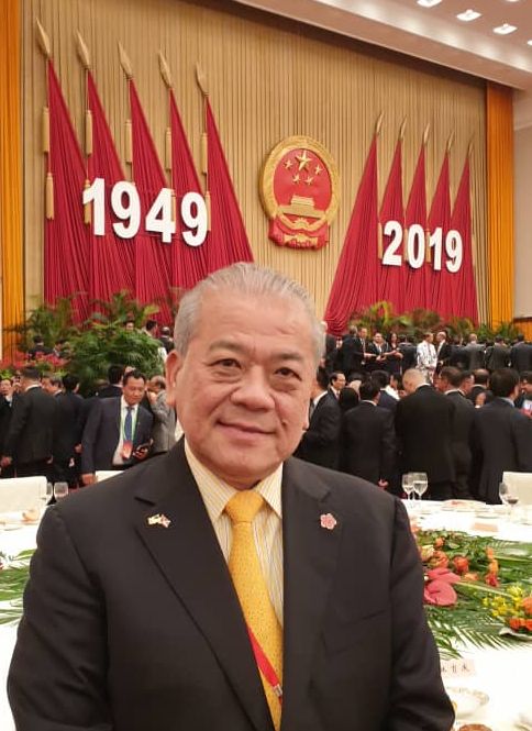 吴添泉2年前应邀在北京出席中国70周年国庆大典时在国宴现场留影。