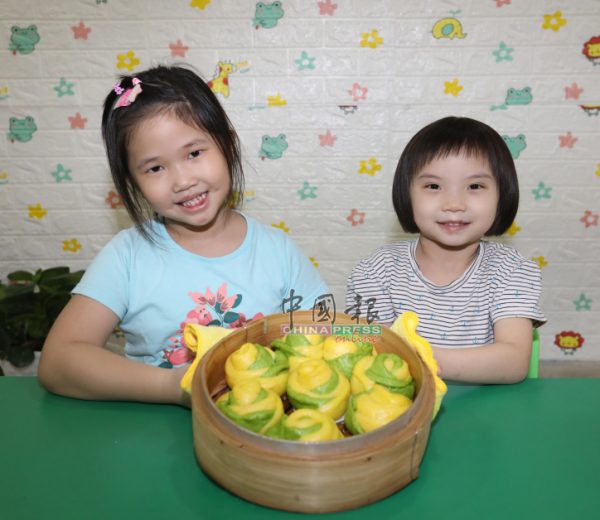 钟子颖（左，6岁） 林芷萱（右，6岁）
