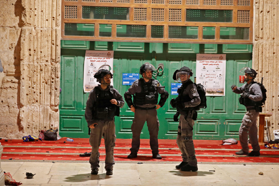 部署到阿克萨清真寺地区的部分以色列警员。（法新社）