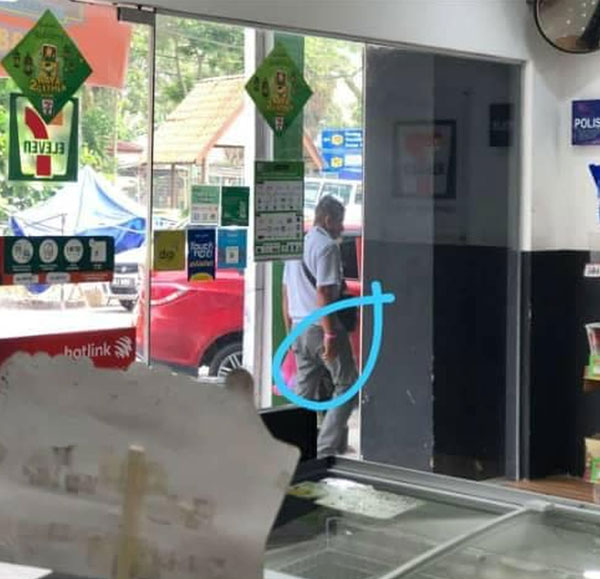 男子在便利店购物后离开。(照片取自面子书)