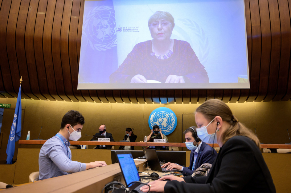 联合国人权事务高级专员巴切莱特27日在特别会议上通过视讯发言。(法新社)