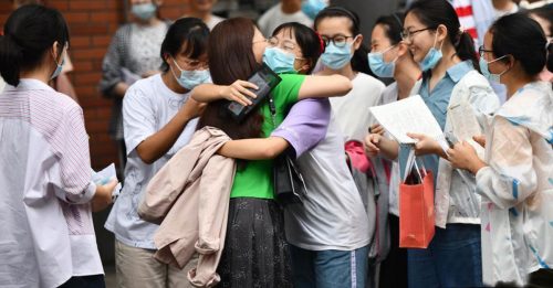 中国高考登场 考务人员须打疫苗 考生核酸检测