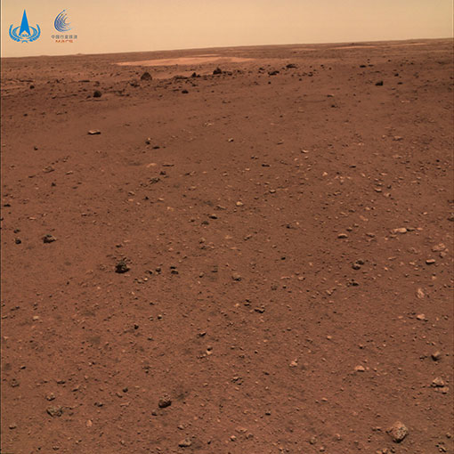 祝融号火星车拍摄的火星地形地貌。（新华社）