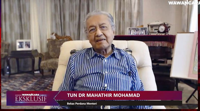 马哈迪接受《光芒日报》访问寺，谈及对百岁到来的感想。