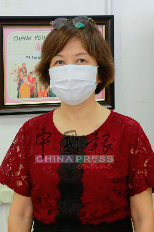 杨明燕希望政府允许中医师为病人进行针灸、内科等非接触性治疗等等。