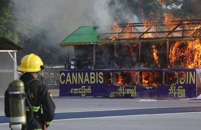 缅甸当局26日烧掉价值超过6亿美元的各种毒品。