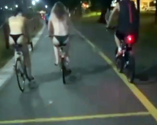 一名男子被指全裸骑单车在公路飞驰。（档案照）