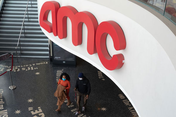 AMC控股年初至今股价暴涨29倍，公司总执行长宣布送所有股东每人一桶免费大桶爆米花致谢。(彭博社)