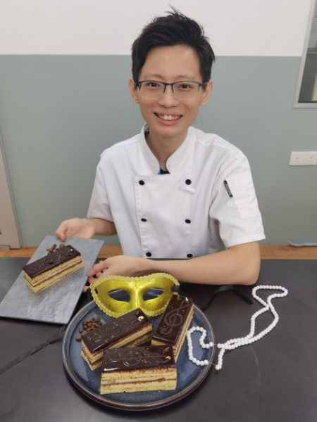 林胜尧 一个成功的歌剧院蛋糕，必须入口散发咖啡香气，以及可尝到巧克力的香甜和纯醇滋味，且每一层都厚薄一致。