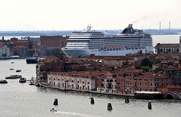 “管乐号”邮轮周六从威尼斯港出航。（法新社）