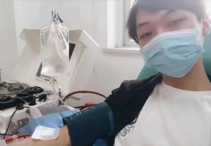 蔡东明赶往上海捐血。