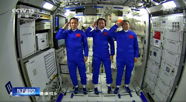 3名中国太空人首次进入自建太空站。（互联网）