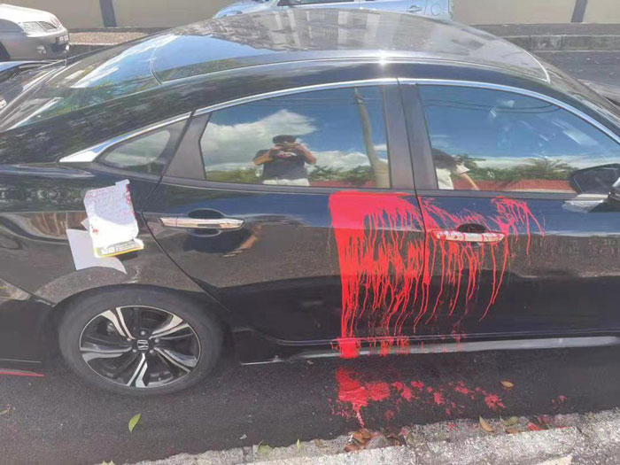 大耳窿疑点错相，令事主轿车被泼红漆。